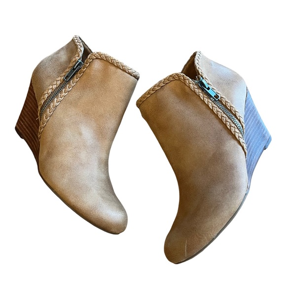 Report Shoes - Report Gage Whipstitch Wedge Ankle Boot Size 8.5